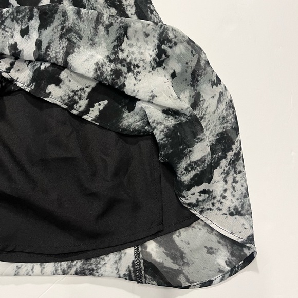 Simply Vera | NWT Black & White Snake Skin Patterned Dress - Size L - Picture 4 of 7